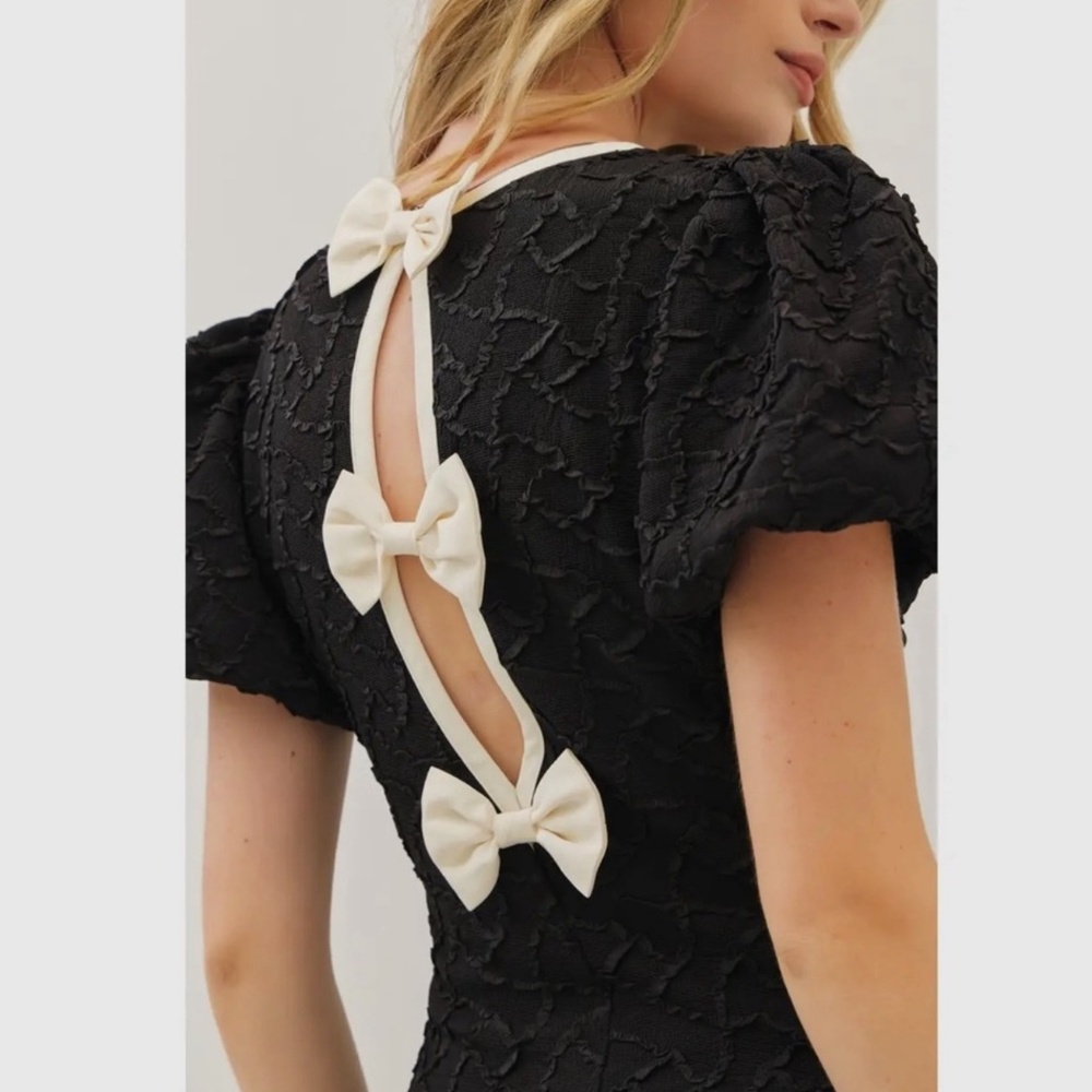 921. The Coquette Class Bodycon Texture Dress - Picture 2 of 4